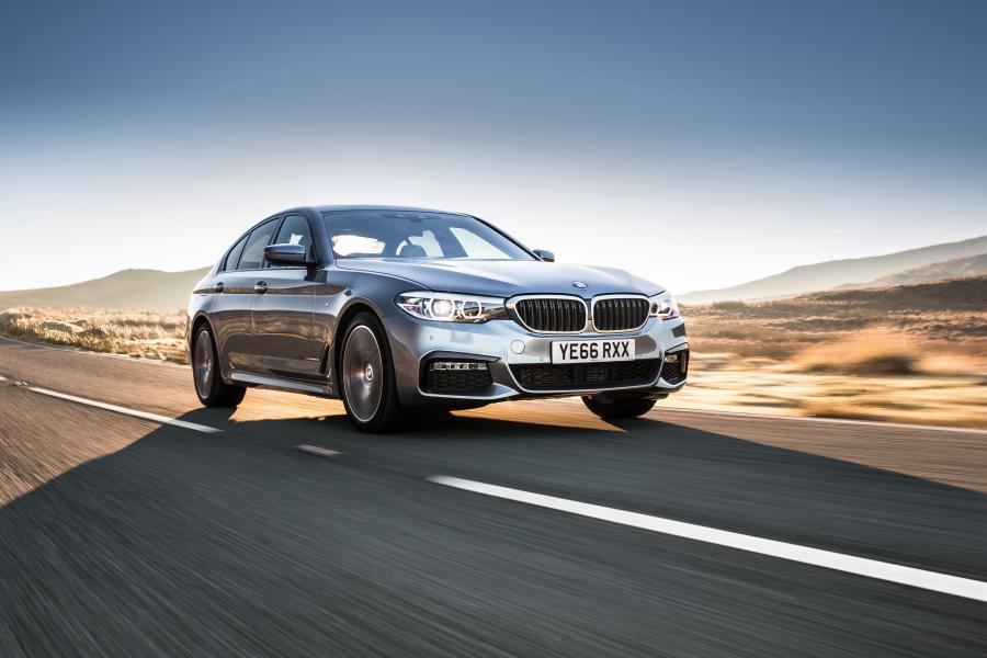  BMW 520d Sedan M Sport 2017 года  (UK) (фото 1 из 40)